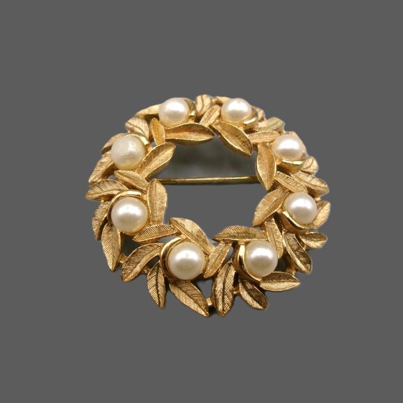 2 Avon Vtg Brooch Lot, Evening Creation Pearl Wreath, Ribbon Heart Emerald Gem - Picture 2 of 6